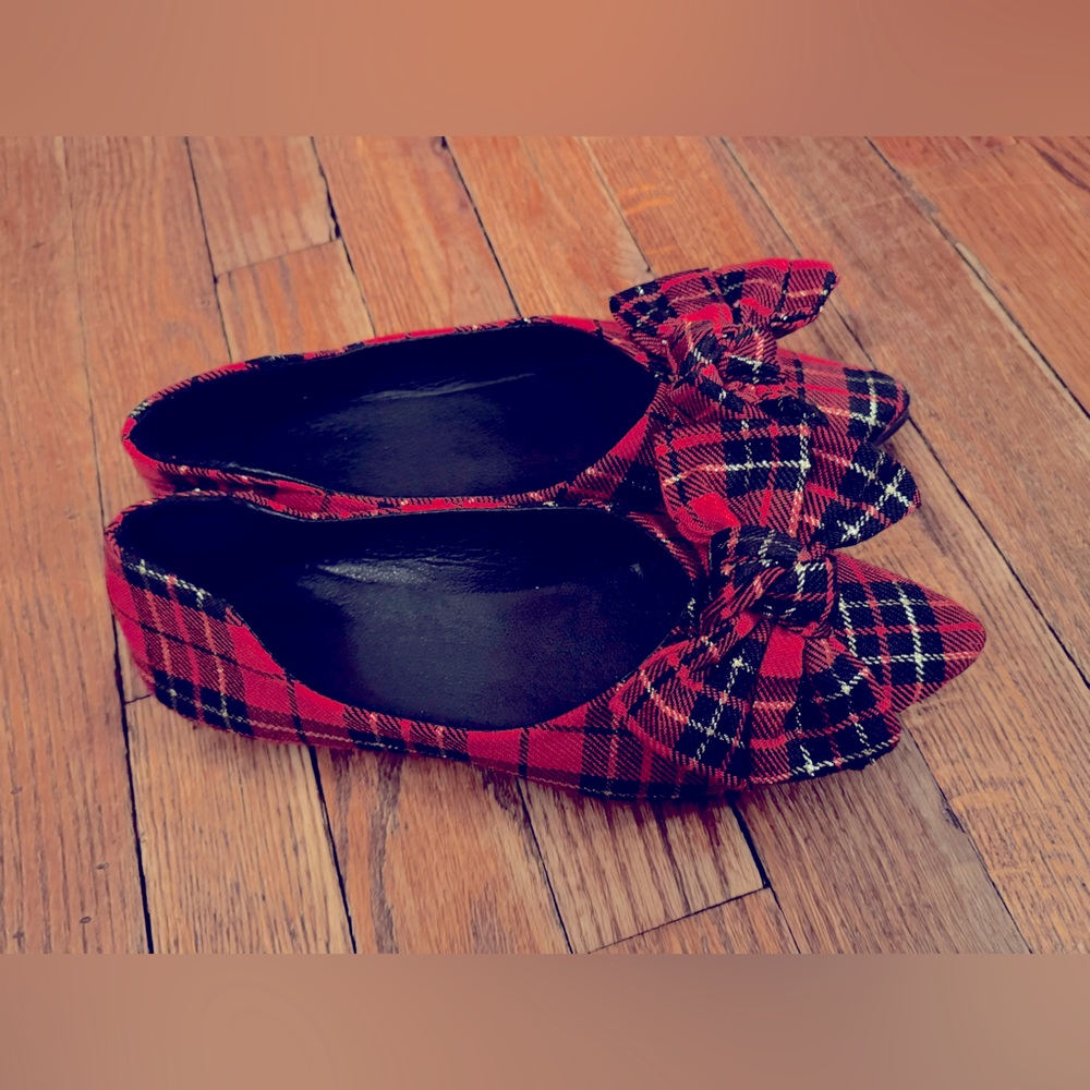 Red plaid festive bow flats size 7 worn once